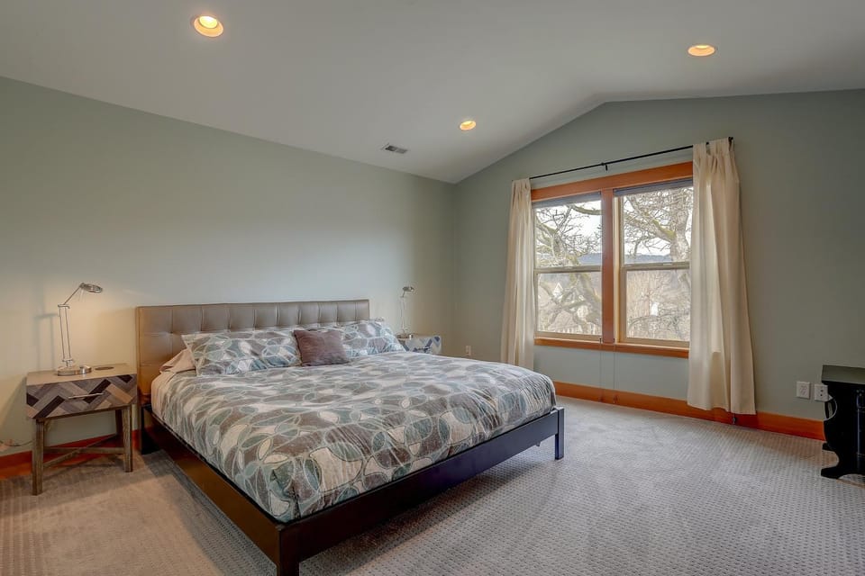 B2 Townhome with BBQ on the Deck House in Hood River