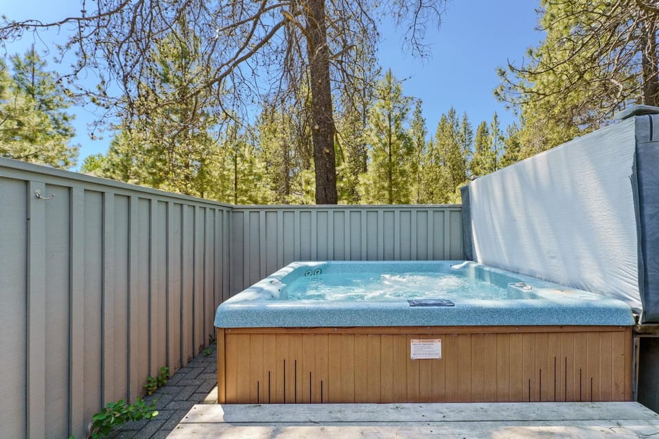 10 Tan Oak Home with BBQ on the Deck House in Sunriver