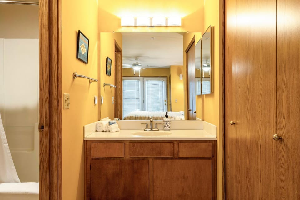 15 Lodge Condo with Hood River Bridge View Apartment in Hood River