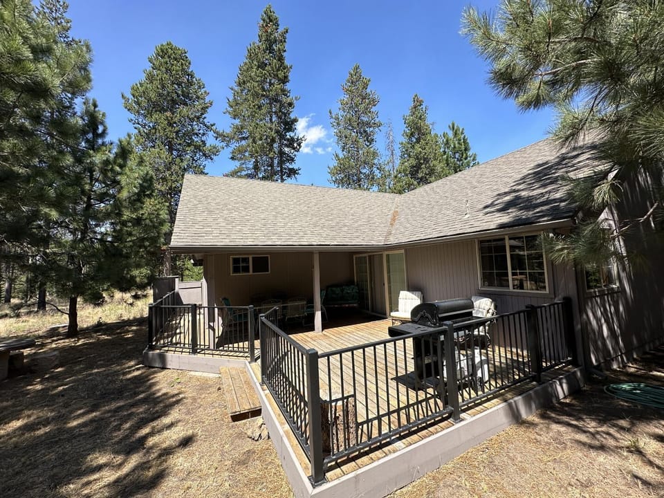 13 Ollalie Home with 2 Car Garage House in Sunriver