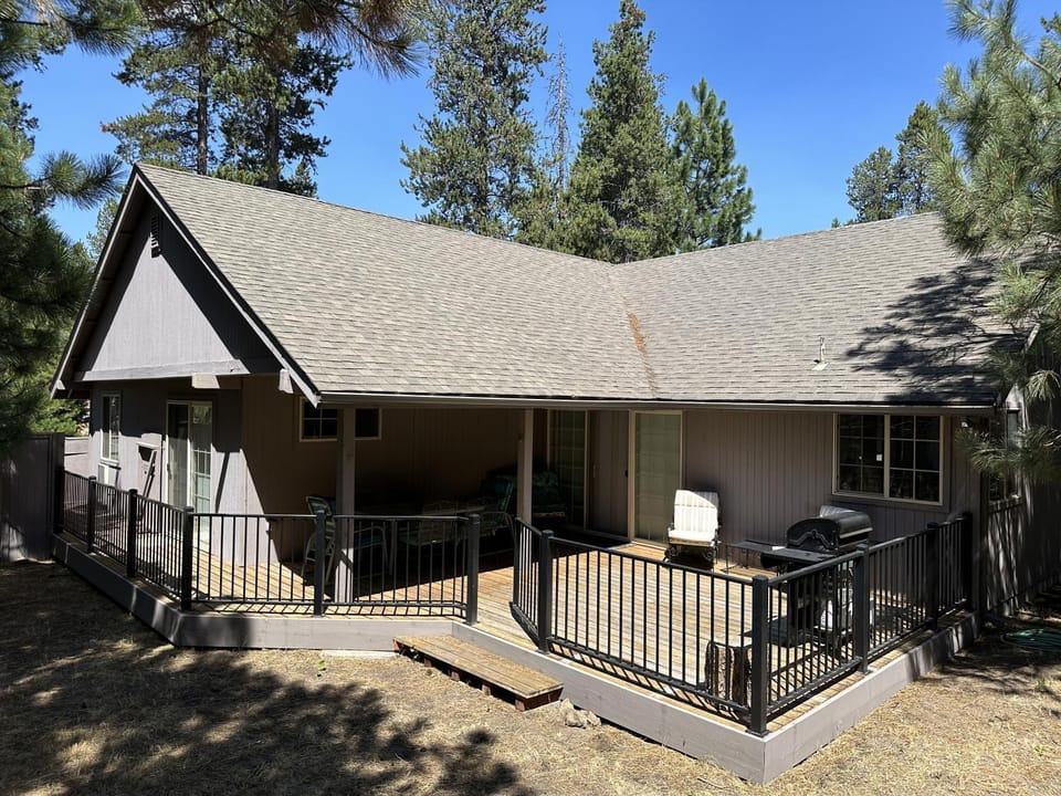 13 Ollalie Home with 2 Car Garage House in Sunriver