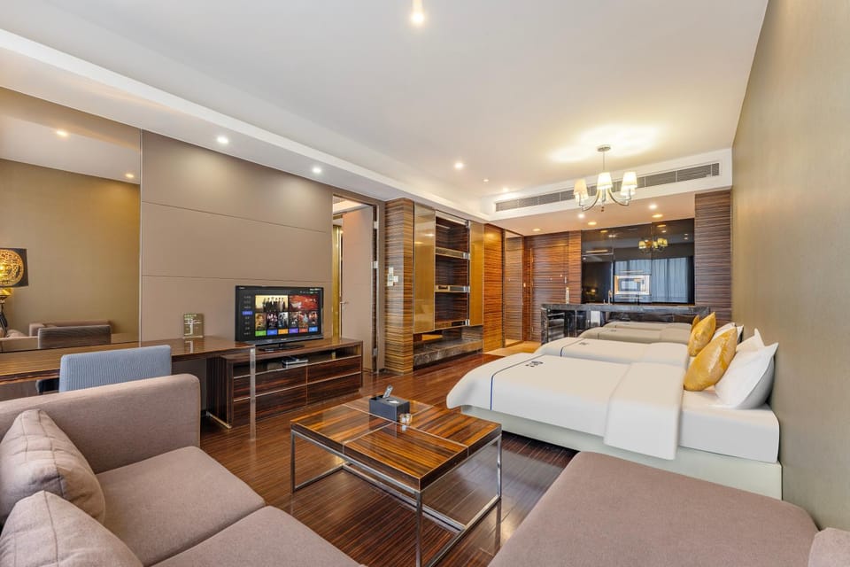 Bed, TV and multimedia, Living room