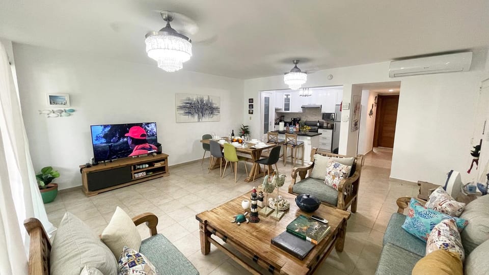 Communal lounge/ TV room, TV and multimedia, Living room, Dining area, fireplace