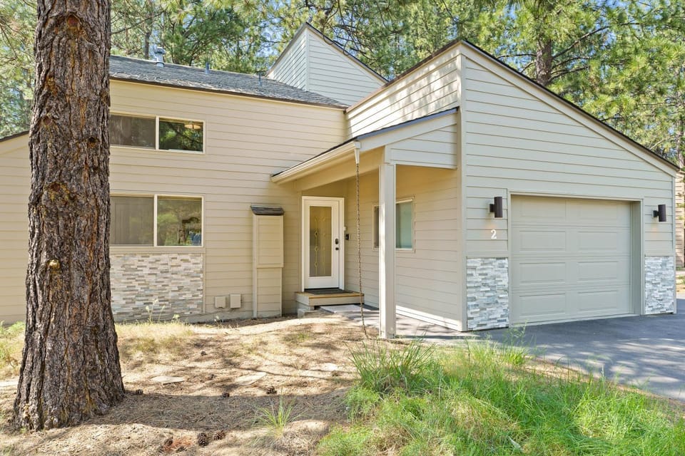 2 Landrise Home with Bikes to Use House in Sunriver