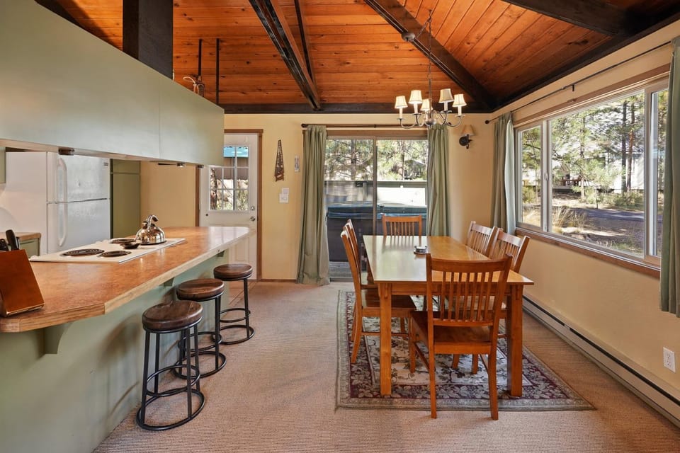 7 Grizzly Home New Private Hot Tub on the Deck and Bike for Adventure House in Sunriver