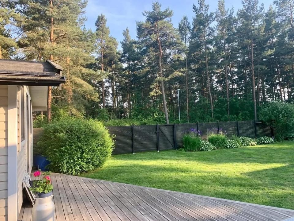 Mysigt boende i Åhus med egen ingång, terass, wifi, tvättmaskin & parkering! Apartment in Skåne County