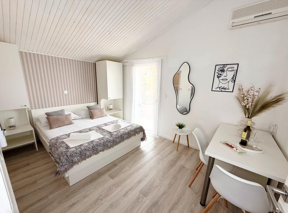 Apartments Olga 2 Apartment in Makarska