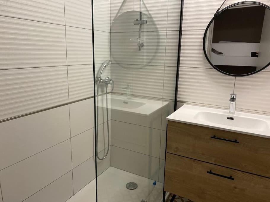 SUPERBE LOGEMENT CLIMATISE à 2 PAS DE LA MER Apartment in La Cadière-d'Azur