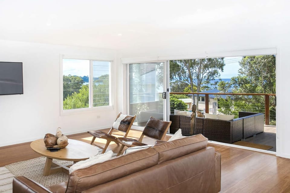 Day, View (from property/room), Balcony/Terrace, Living room, Seating area