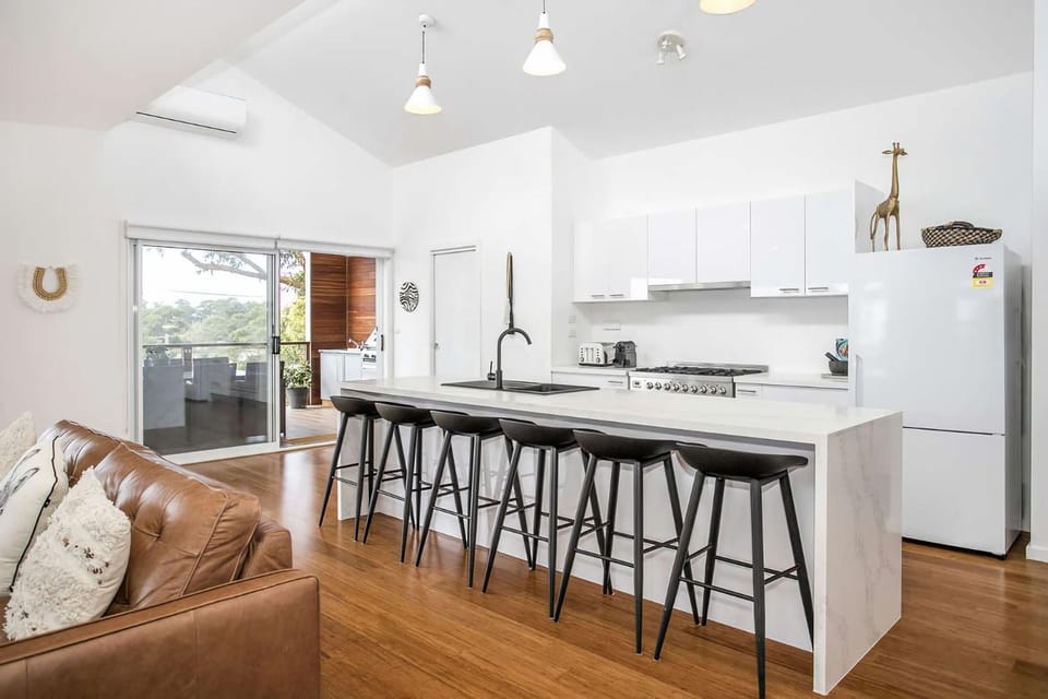 Kitchen or kitchenette, Dining area, dishwasher, minibar, oven, pet friendly, stove