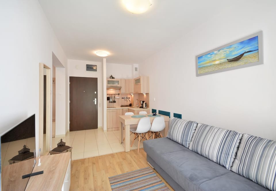 Communal lounge/ TV room, TV and multimedia, Kitchen or kitchenette, Living room, Seating area, Dining area