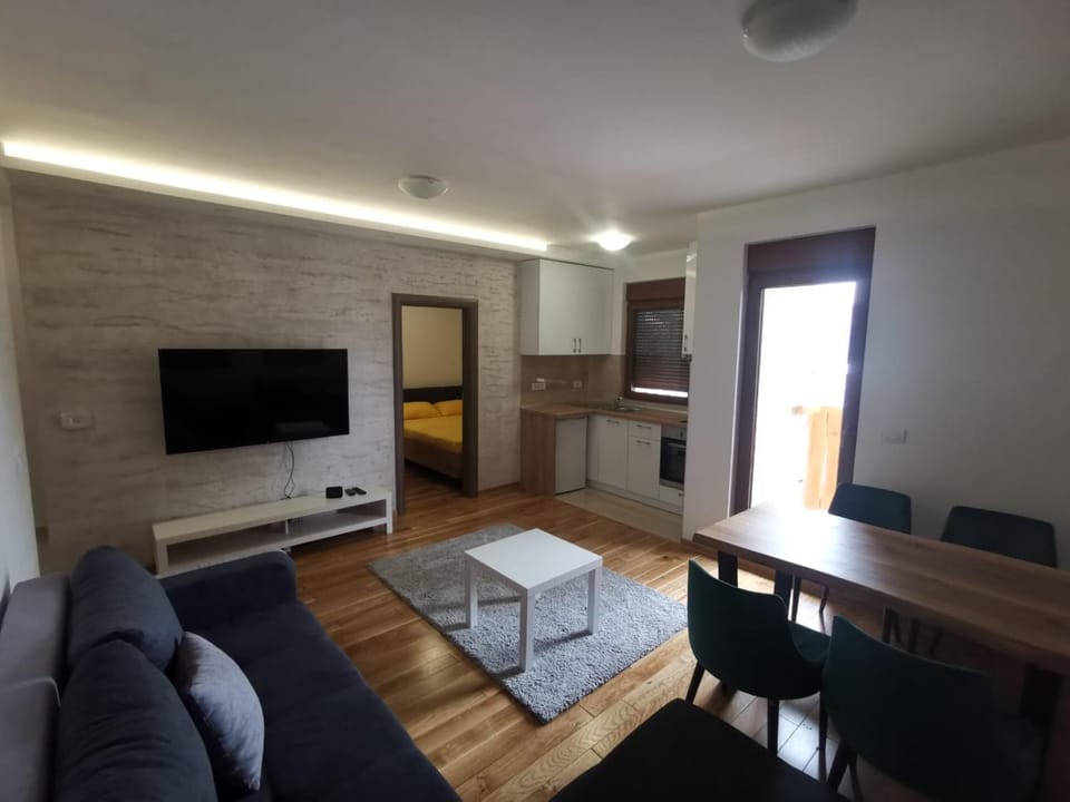 TV and multimedia, Living room, Evening entertainment