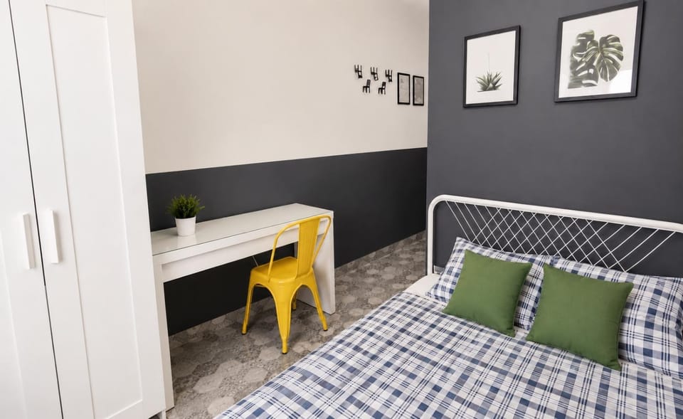 Bed, Photo of the whole room, furniture
