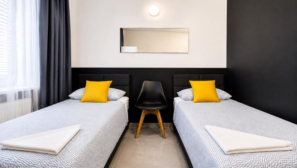 Grey Poznań Pokój z łazienką, Free Parking & Self Check-in Hostel in Poznan