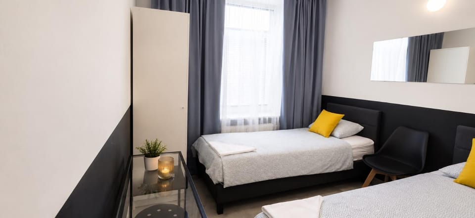 Grey Poznań Pokój z łazienką, Free Parking & Self Check-in Hostel in Poznan