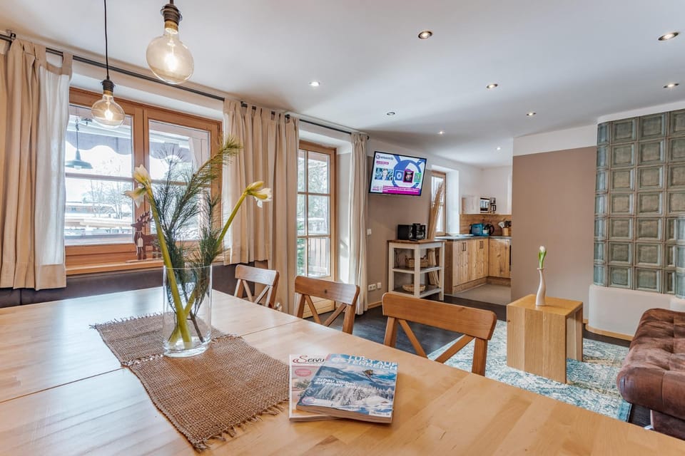 TV and multimedia, Kitchen or kitchenette, Living room, Seating area, Dining area, minibar