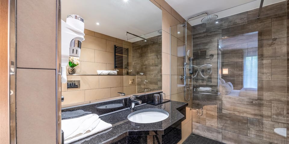 Shower, Bathroom, towels