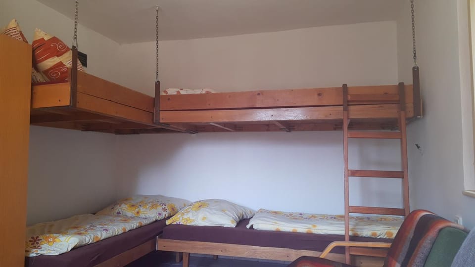 bunk bed