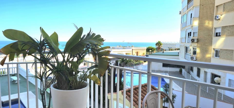 Seaview Retreat Torremolinos City Center, with pool and amazing views BY NAMASTE ELITE Apartment in Torremolinos