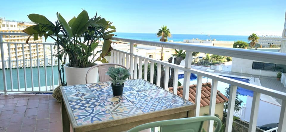 Seaview Retreat Torremolinos City Center, with pool and amazing views BY NAMASTE ELITE Apartment in Torremolinos