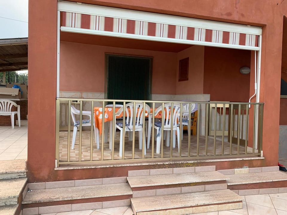 Property building, Patio, Day, View (from property/room), Balcony/Terrace, Dining area