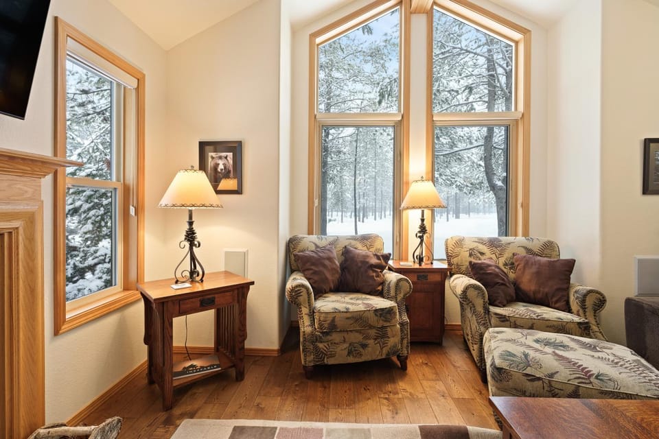 9 Hoodoo Home with XBOX 360 and Private Hot Tub House in Sunriver