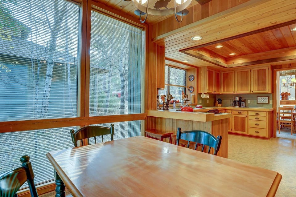 22 Rogue Home with Private Game Room House in Sunriver