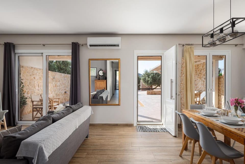 Living room, Seating area, Dining area, air conditioner