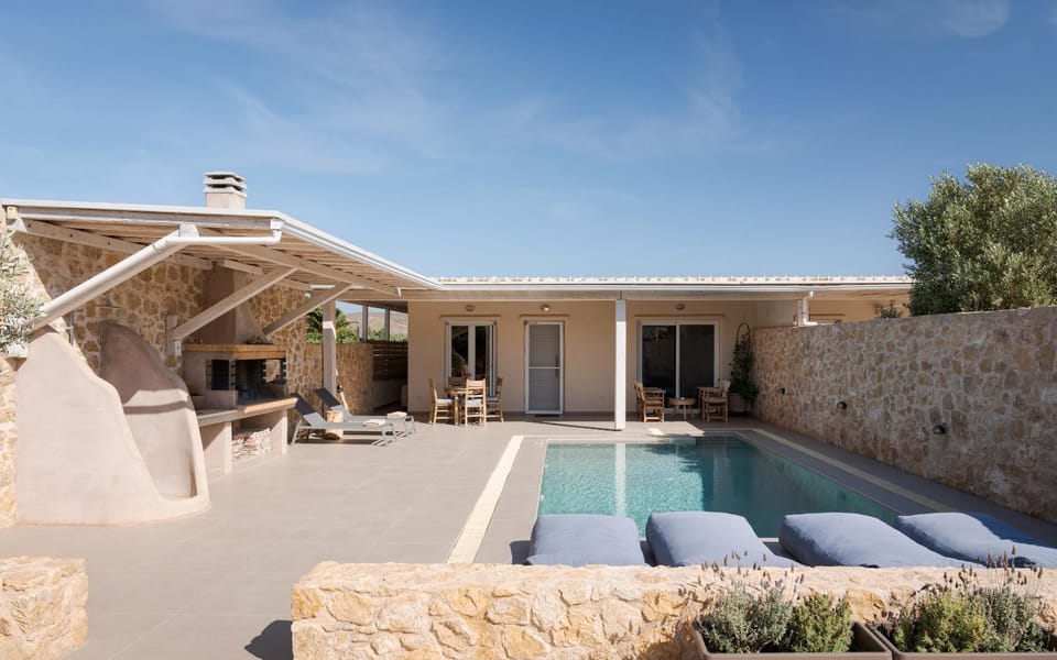 Property building, Patio, Day, Swimming pool, sunbed