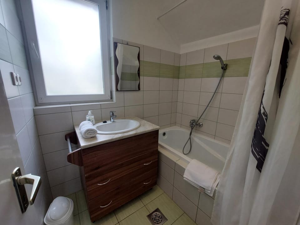 Bathroom, Bath