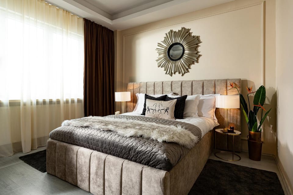 Bed, View (from property/room), Bedroom, City view