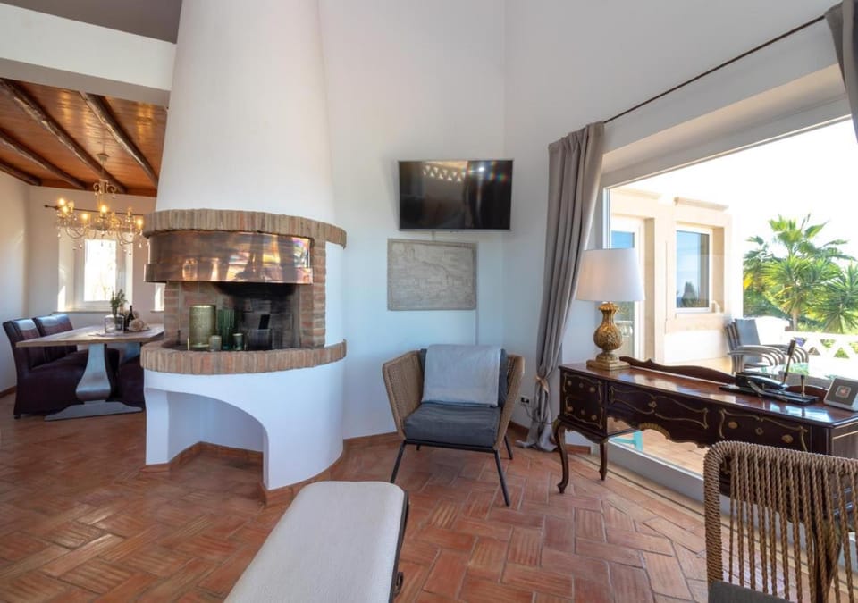 Villa Atlantic Blue Luxury with Ocean views Villa in Ferragudo