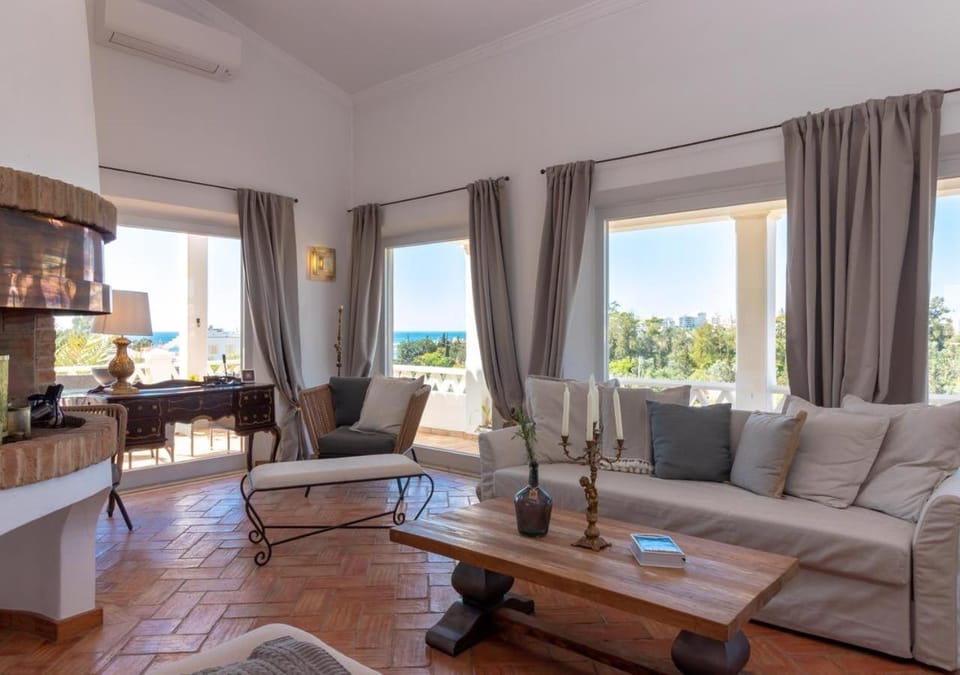 Villa Atlantic Blue Luxury with Ocean views Villa in Ferragudo