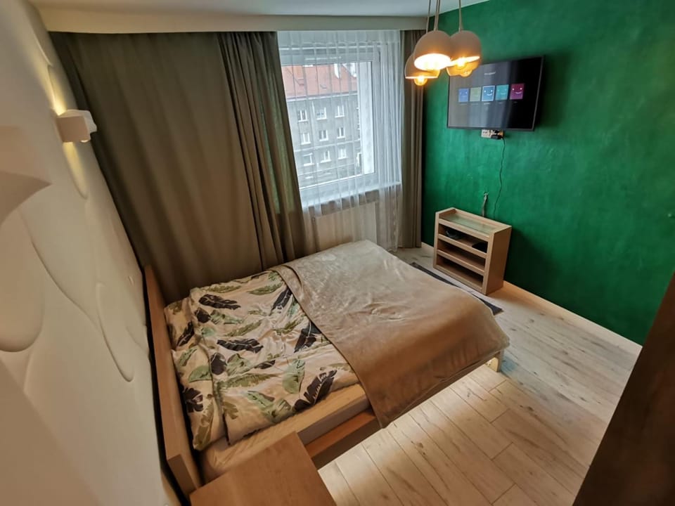 Bed, TV and multimedia, Photo of the whole room, Evening entertainment, Bedroom
