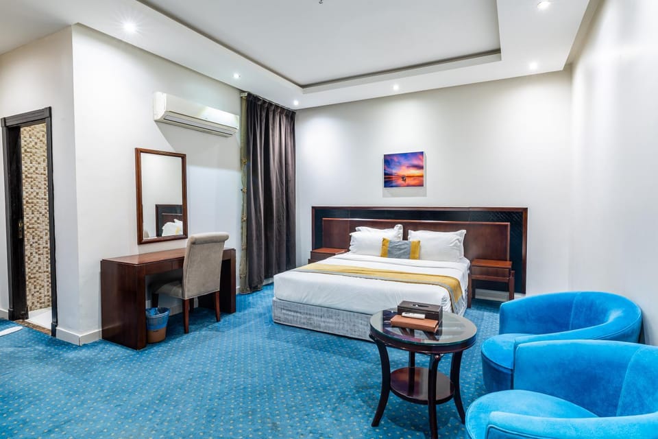 Bed, Photo of the whole room, Seating area, Bedroom, air conditioner