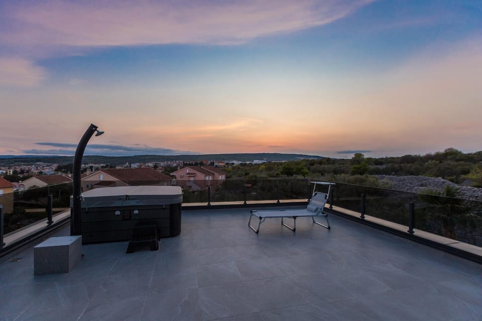 Hot Tub, Balcony/Terrace