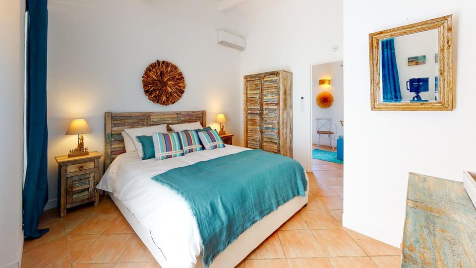 Bed, Bedroom, air conditioner