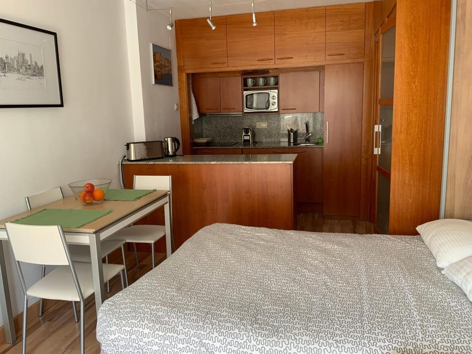 Bed, Living room