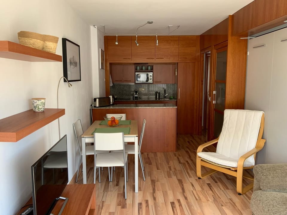Dining area, kitchen
