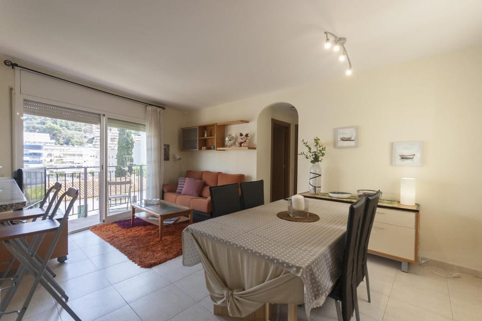 LETS HOLIDAYS Beautiful apartment in the center of tossa de mar Apartment in Tossa de Mar