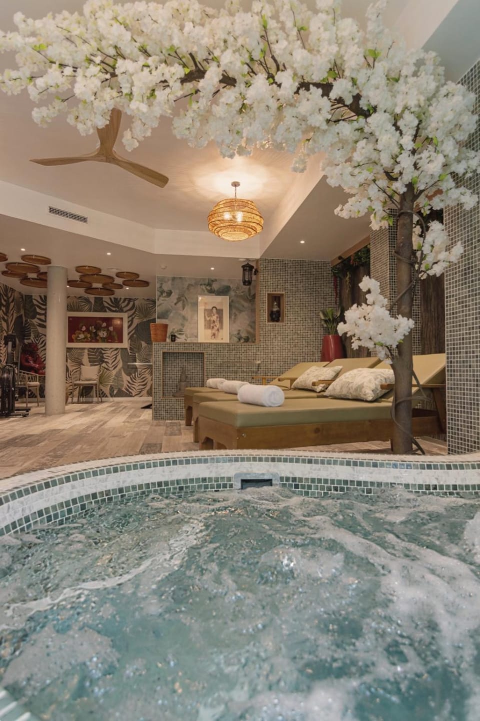 Hot Tub, Massage, Sauna, Spa and wellness centre/facilities, Spa and wellness centre/facilities