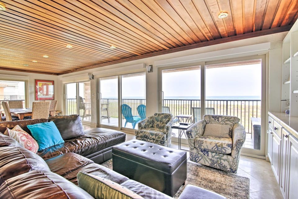 Modern Beachfront Condo w/ Pool & Beach Access! House in South Padre Island