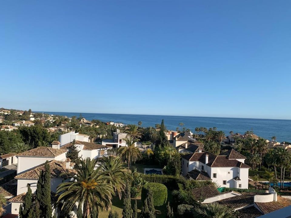 Vue mer exceptionnelle, El Rosario (Marbella). Apartment in Marbella