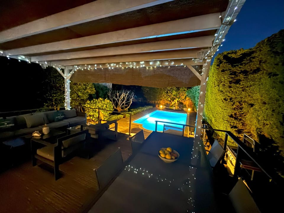 Patio, Dining area, Pool view, Swimming pool