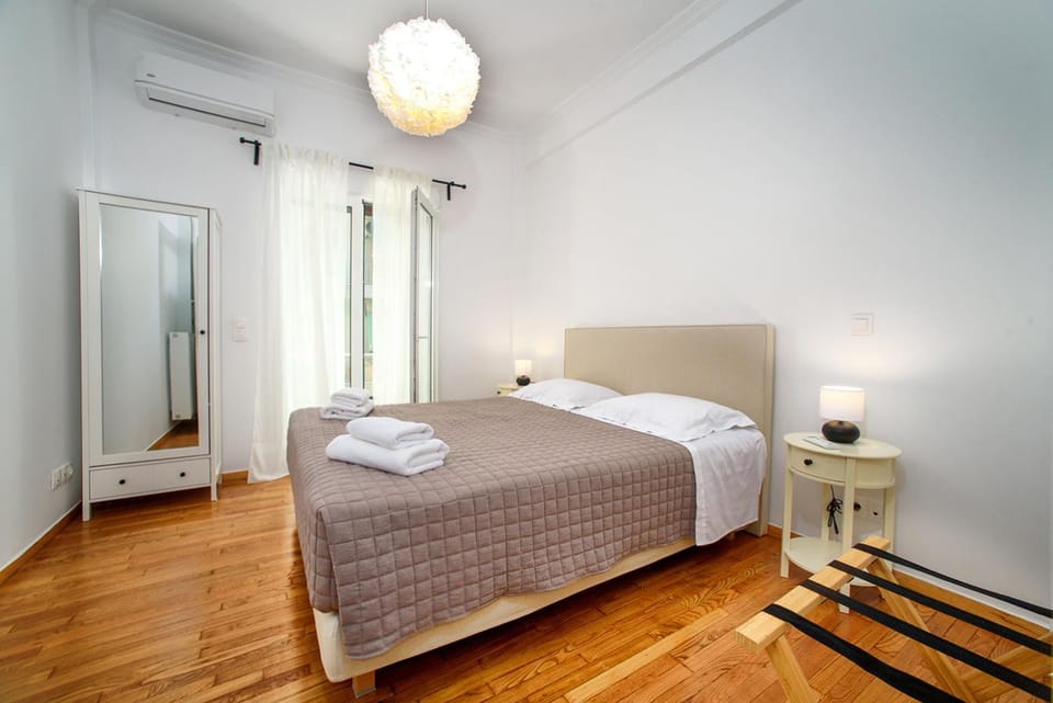 Bed, Photo of the whole room, Bedroom