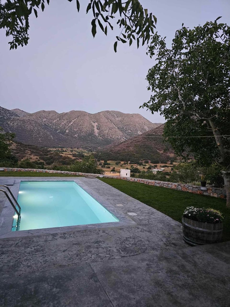 Natural landscape, Mountain view, Pool view, Swimming pool, sunbed