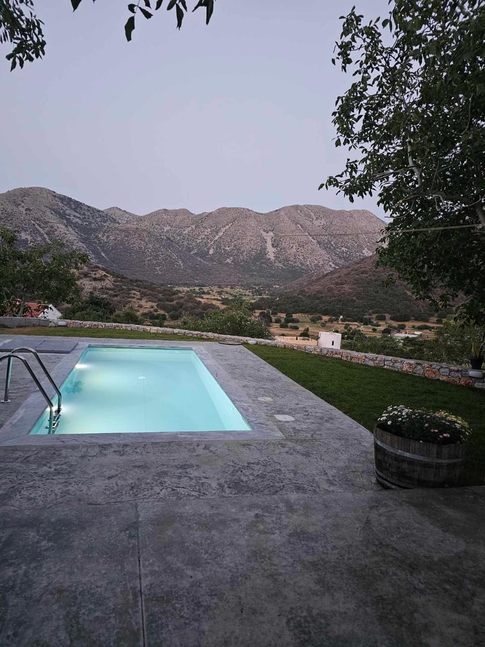 Natural landscape, Mountain view, Pool view, Swimming pool, sunbed