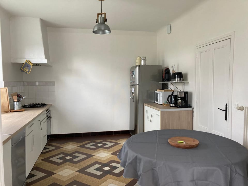 Coffee/tea facilities, Dining area, minibar, pet friendly, stove, toaster