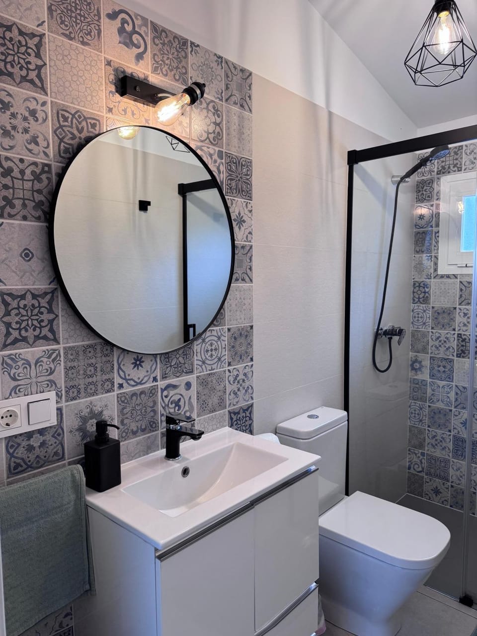 Shower, Bathroom, towels
