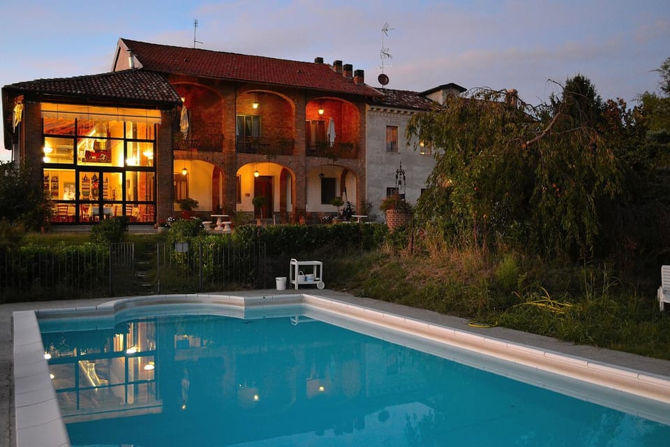 Property building, Garden view, Pool view, Swimming pool